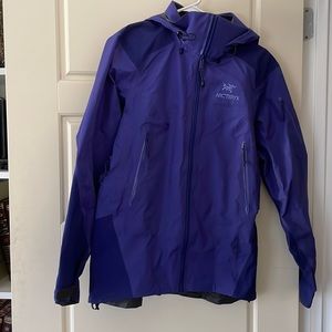 Arc’teryx Theta AR hooded gore Tex jacket womens S